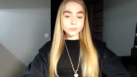 happy_fox_ online show from 02-06-25, 11:04