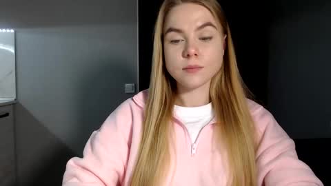 happy_fox_ online show from 02-11-25, 07:59