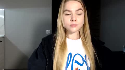 happy_fox_ online show from 02-12-25, 08:07