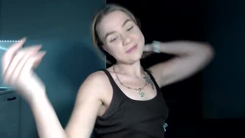 happy_fox_ online show from 11-24-25, 09:47