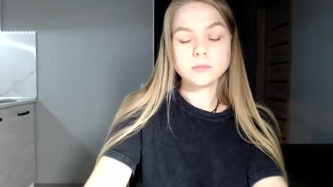 happy_fox_ online show from 02-10-26, 10:36