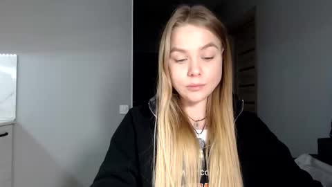 happy_fox_ online show from 02-15-26, 06:37