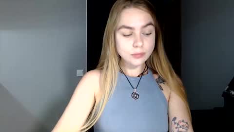 happy_fox_ online show from 05-19-26, 08:48