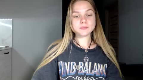 happy_fox_ online show from 05-28-26, 10:07