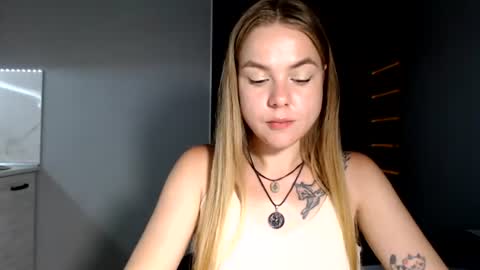 happy_fox_ online show from 06-25-26, 10:25