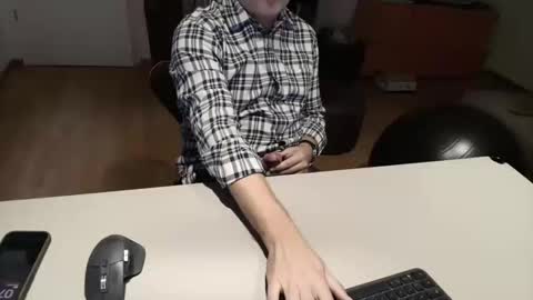 Snapshot of happybugger chatting on 10-08-25, 05:38 Cum for you online show from 10-08-25, 05:38