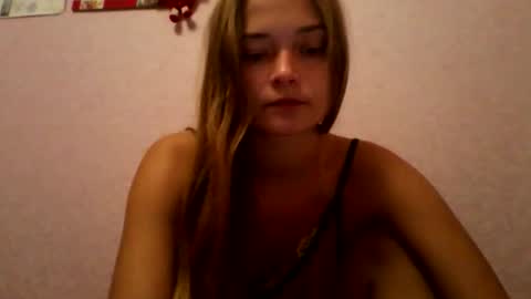 Snapshot of happyemily18 chatting on 10-25-25, 06:35 happyemily  online show from 10-25-25, 06:35