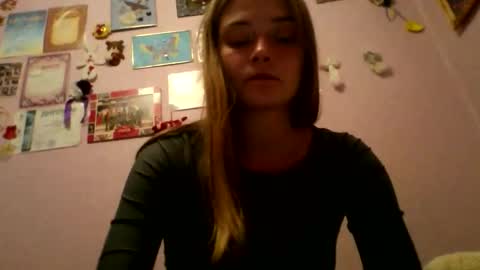 Snapshot of happyemily18 chatting on 10-30-25, 08:31 happyemily online show from 10-30-25, 08:31