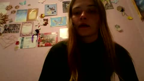 Snapshot of happyemily18 chatting on 10-31-25, 07:15 happyemily online show from 10-31-25, 07:15