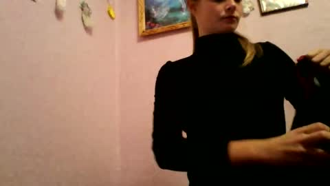 Snapshot of happyemily18 chatting on 11-09-25, 07:12 happyemily online show from 11-09-25, 07:12