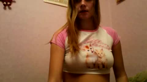 Snapshot of happyemily18 chatting on 11-25-25, 09:59 happyemily online show from 11-25-25, 09:59