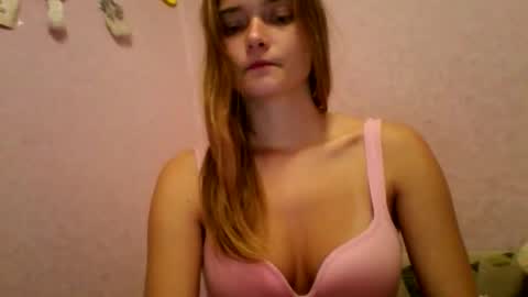 Snapshot of happyemily18 chatting on 11-28-25, 09:17 happyemily online show from 11-28-25, 09:17