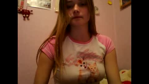 Snapshot of happyemily18 chatting on 03-12-26, 09:21 happyemily online show from 03-12-26, 09:21