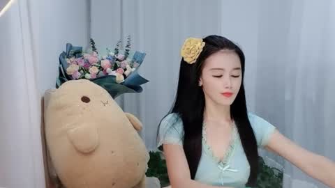 Snapshot of happyflower802318 chatting on 06-17-26, 03:02 Daisy online show from 06-17-26, 03:02