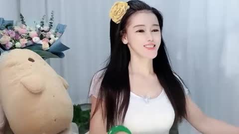 Snapshot of happyflower802318 chatting on 06-18-26, 02:21 Daisy online show from 06-18-26, 02:21