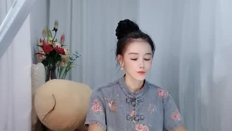 Snapshot of happyflower802318 chatting on 06-27-26, 02:44 Daisy online show from 06-27-26, 02:44