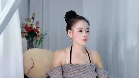 Snapshot of happyflower802318 chatting on 06-28-26, 03:12 Daisy online show from 06-28-26, 03:12