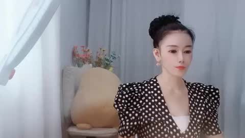 Snapshot of happyflower802318 chatting on 07-06-26, 02:52 Daisy online show from 07-06-26, 02:52