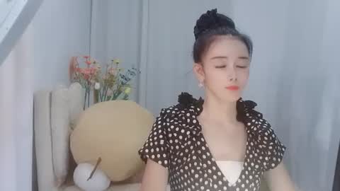Snapshot of happyflower802318 chatting on 07-06-26, 03:03 Daisy online show from 07-06-26, 03:03