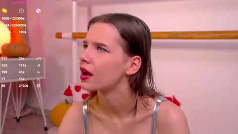 Snapshot of happynewdear chatting on 11-30-25, 01:20 Evy online show from 11-30-25, 01:20