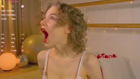 Snapshot of happynewdear chatting on 02-25-26, 02:10 Evy online show from 02-25-26, 02:10