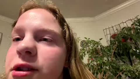 happysnowbunny24 online show from 06-07-26, 02:48