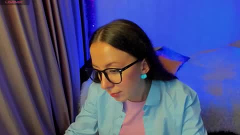 Stephanie online show from 10-26-25, 04:46