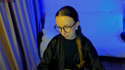 Stephanie online show from 11-28-25, 05:26