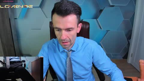 Snapshot of hard_and_juici chatting on 05-31-26, 10:33 Steve online show from 05-31-26, 10:33