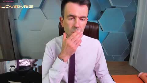 Snapshot of hard_and_juici chatting on 06-01-26, 03:30 Steve online show from 06-01-26, 03:30