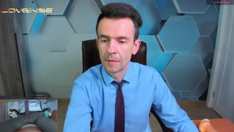 Snapshot of hard_and_juici chatting on 06-05-26, 03:46 Steve online show from 06-05-26, 03:46