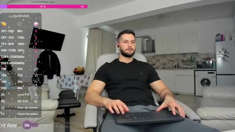 Snapshot of hard_chriss chatting on 01-04-25, 08:06 Hard Cock online show from 01-04-25, 08:06