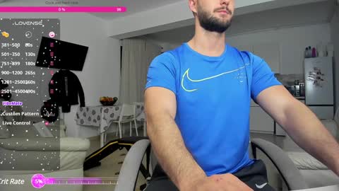Snapshot of hard_chriss chatting on 01-06-25, 05:08 Hard Cock online show from 01-06-25, 05:08