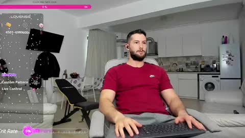 Snapshot of hard_chriss chatting on 02-02-25, 08:13 Hard Cock online show from 02-02-25, 08:13