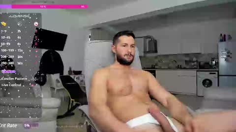 Snapshot of hard_chriss chatting on 02-04-25, 08:13 Hard Cock online show from 02-04-25, 08:13