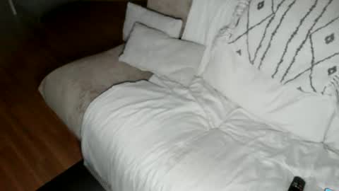 Snapshot of hard_out_here chatting on 12-18-25, 12:06 Chris online show from 12-18-25, 12:06