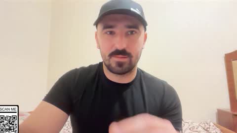 Snapshot of hard_to_obey chatting on 10-14-25, 05:58 Vadim online show from 10-14-25, 05:58