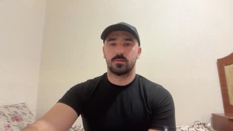 Snapshot of hard_to_obey chatting on 10-16-25, 06:31 Vadim online show from 10-16-25, 06:31