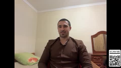 Snapshot of hard_to_obey chatting on 12-14-25, 03:39 Vadim online show from 12-14-25, 03:39