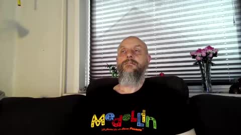 Snapshot of hardmrlazy chatting on 05-20-26, 03:40 MrLazy online show from 05-20-26, 03:40