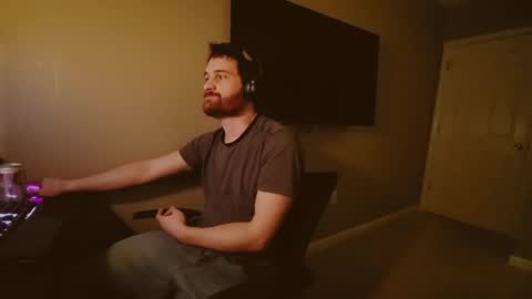 Tom online show from 01-01-25, 03:34