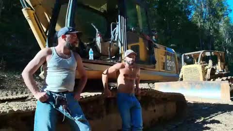 Snapshot of hardworkertn chatting on 09-29-25, 04:23 hardworkertn online show from 09-29-25, 04:23