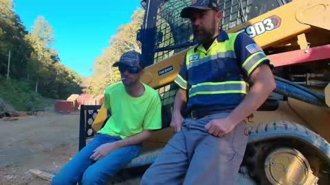 Snapshot of hardworkertn chatting on 10-15-25, 10:21 hardworkertn online show from 10-15-25, 10:21