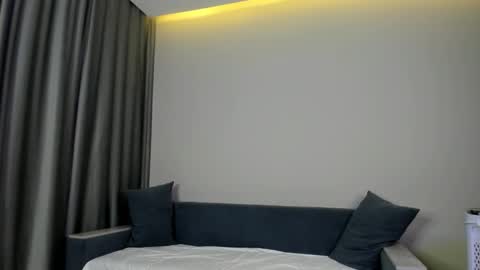 Maya online show from 10-06-25, 07:22