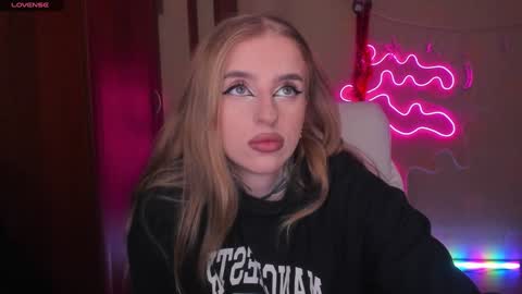 Julia online show from 01-03-25, 05:28