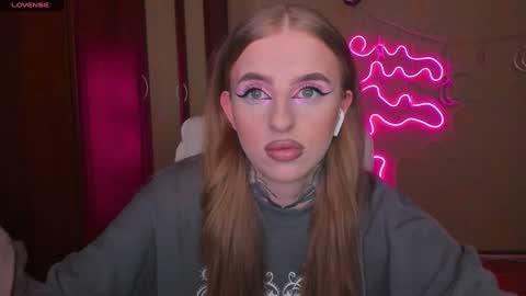 Julia online show from 02-08-25, 05:51