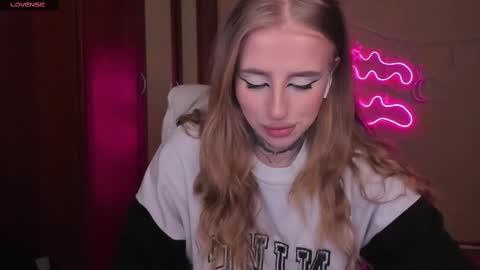 Julia online show from 02-20-25, 05:23