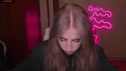 Julia online show from 03-08-25, 05:07