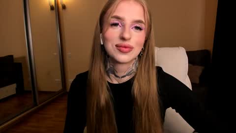 Julia online show from 04-27-26, 05:16