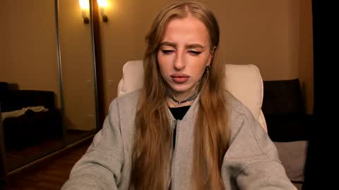 Snapshot of harley_kimm chatting on 05-16-26, 05:15 Julia online show from 05-16-26, 05:15